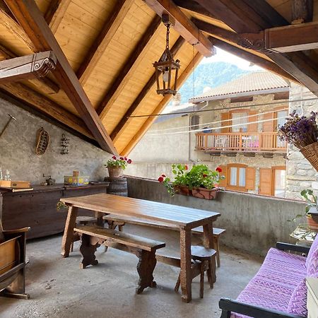 Casa Nel Centro Storico Di Borno Vila Exterior foto