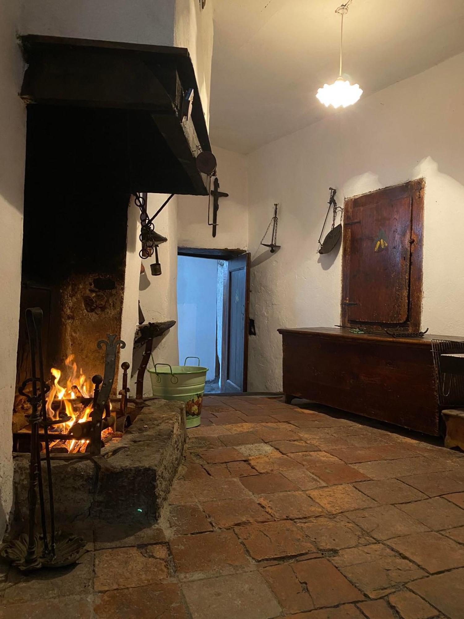 Casa Nel Centro Storico Di Borno Vila Exterior foto