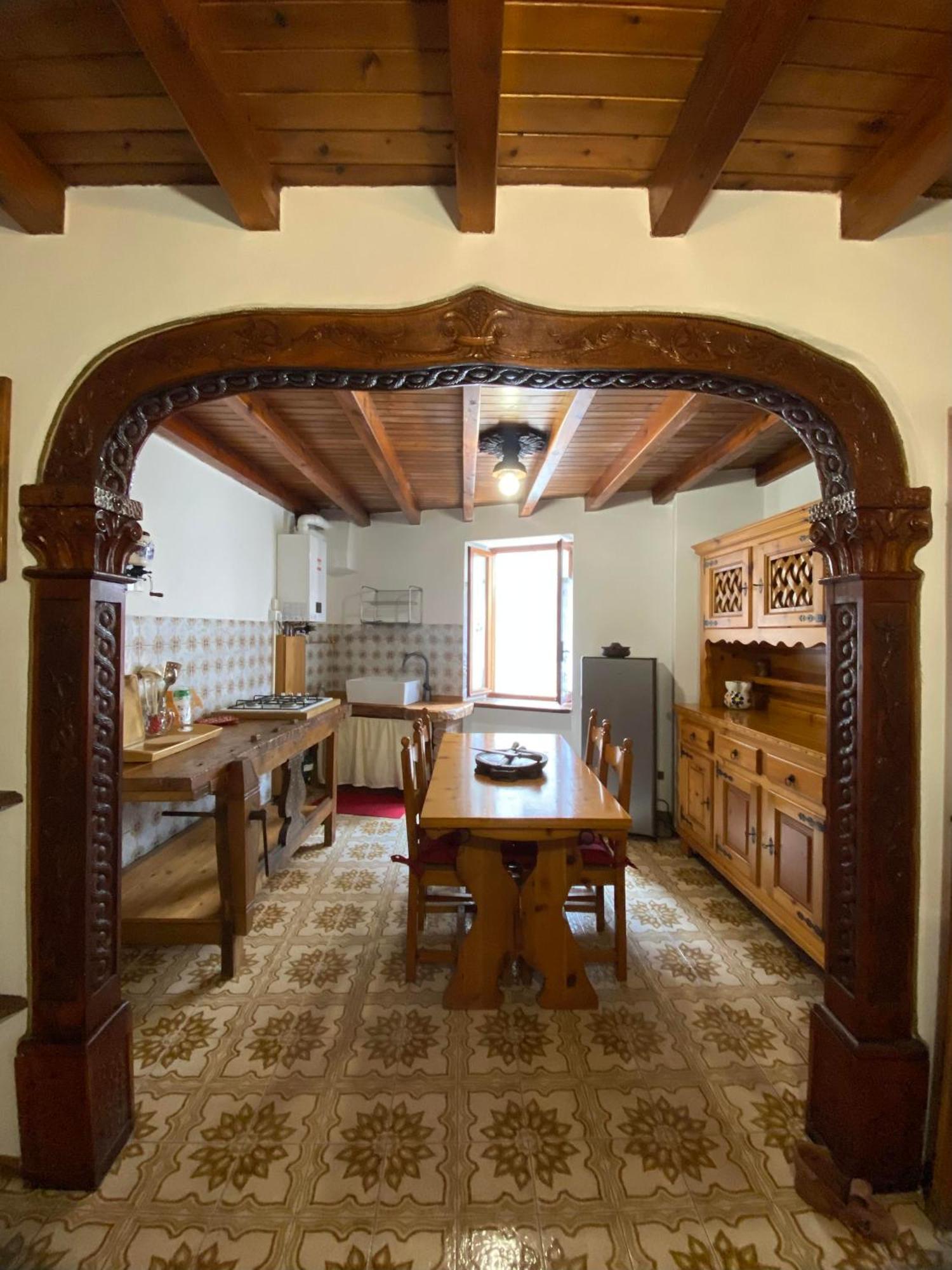 Casa Nel Centro Storico Di Borno Vila Exterior foto