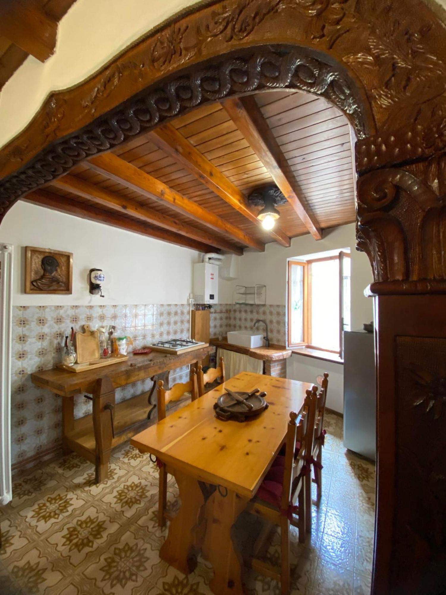 Casa Nel Centro Storico Di Borno Vila Exterior foto