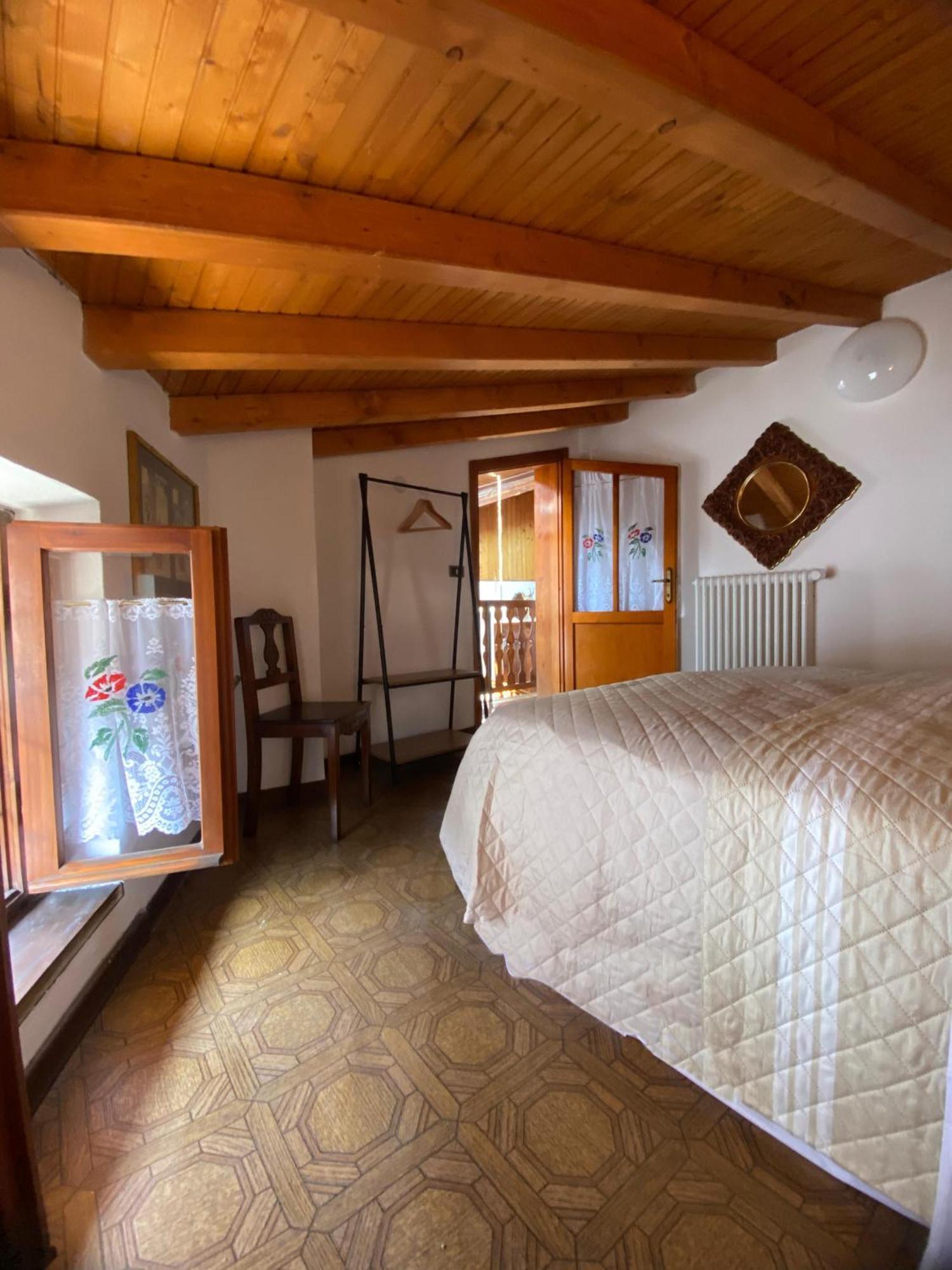 Casa Nel Centro Storico Di Borno Vila Exterior foto