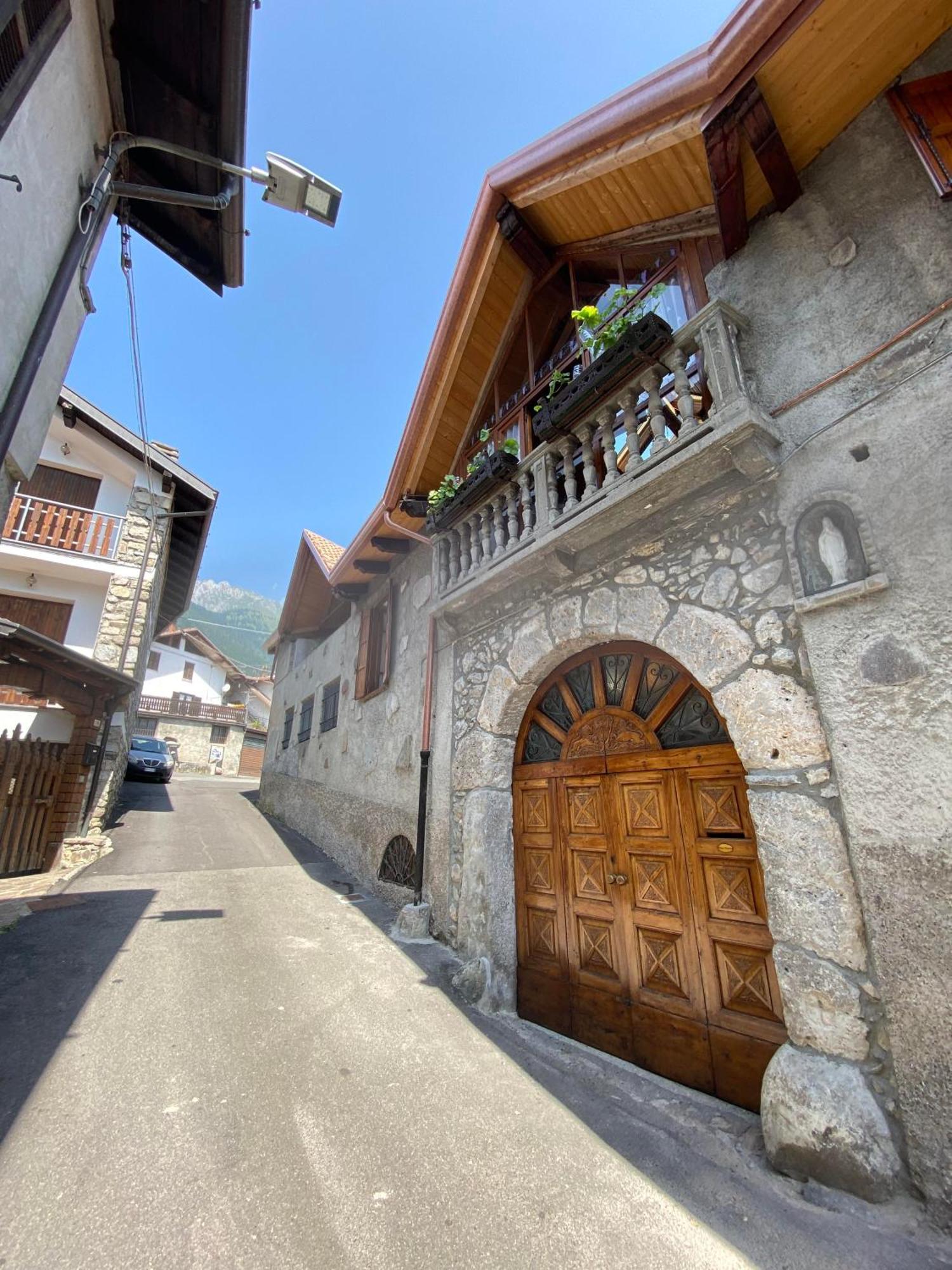 Casa Nel Centro Storico Di Borno Vila Exterior foto
