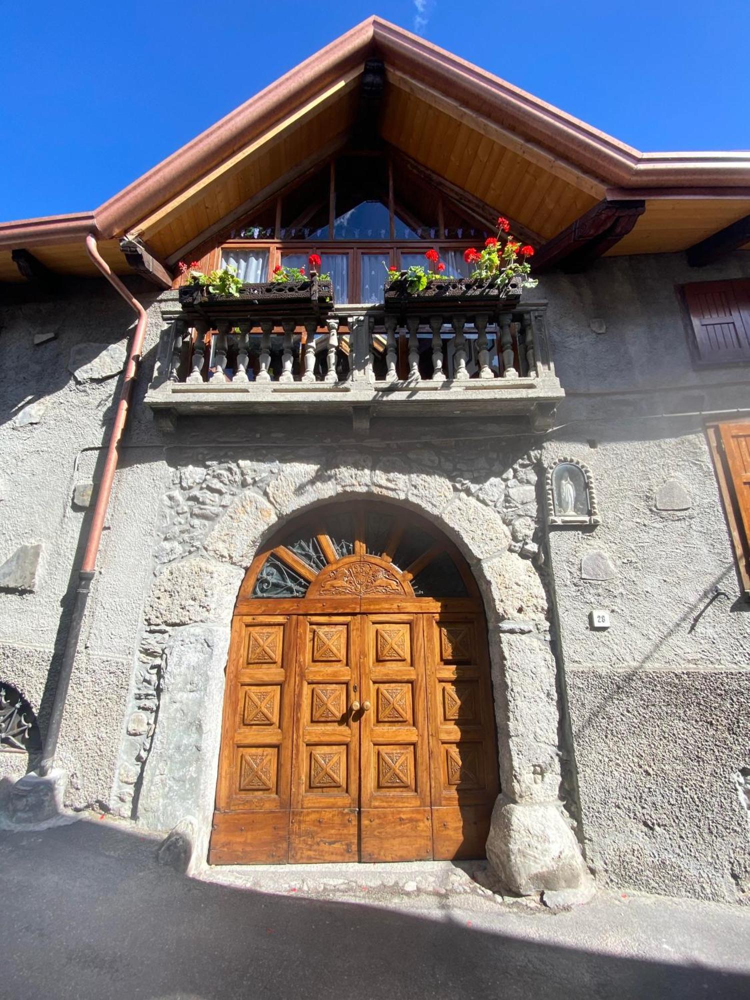 Casa Nel Centro Storico Di Borno Vila Exterior foto
